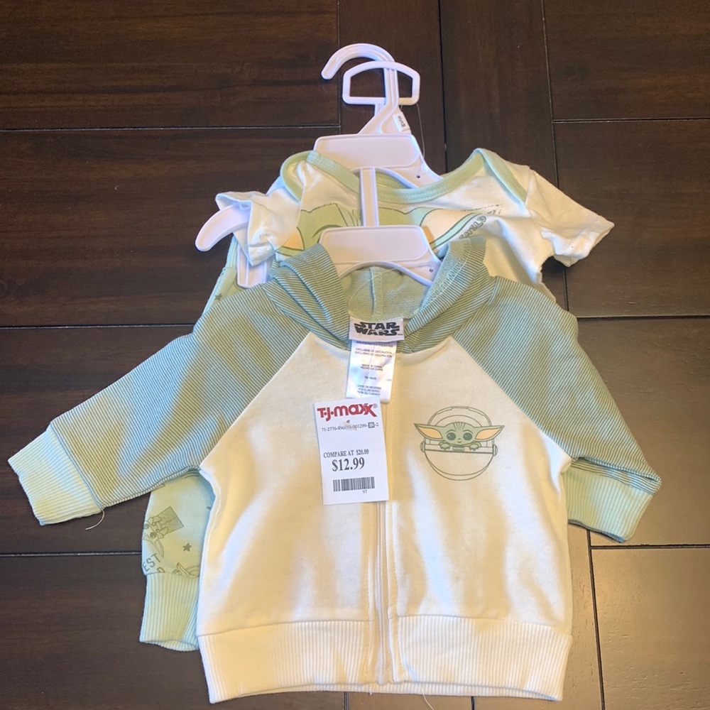 Baby Yoda matching outfit!